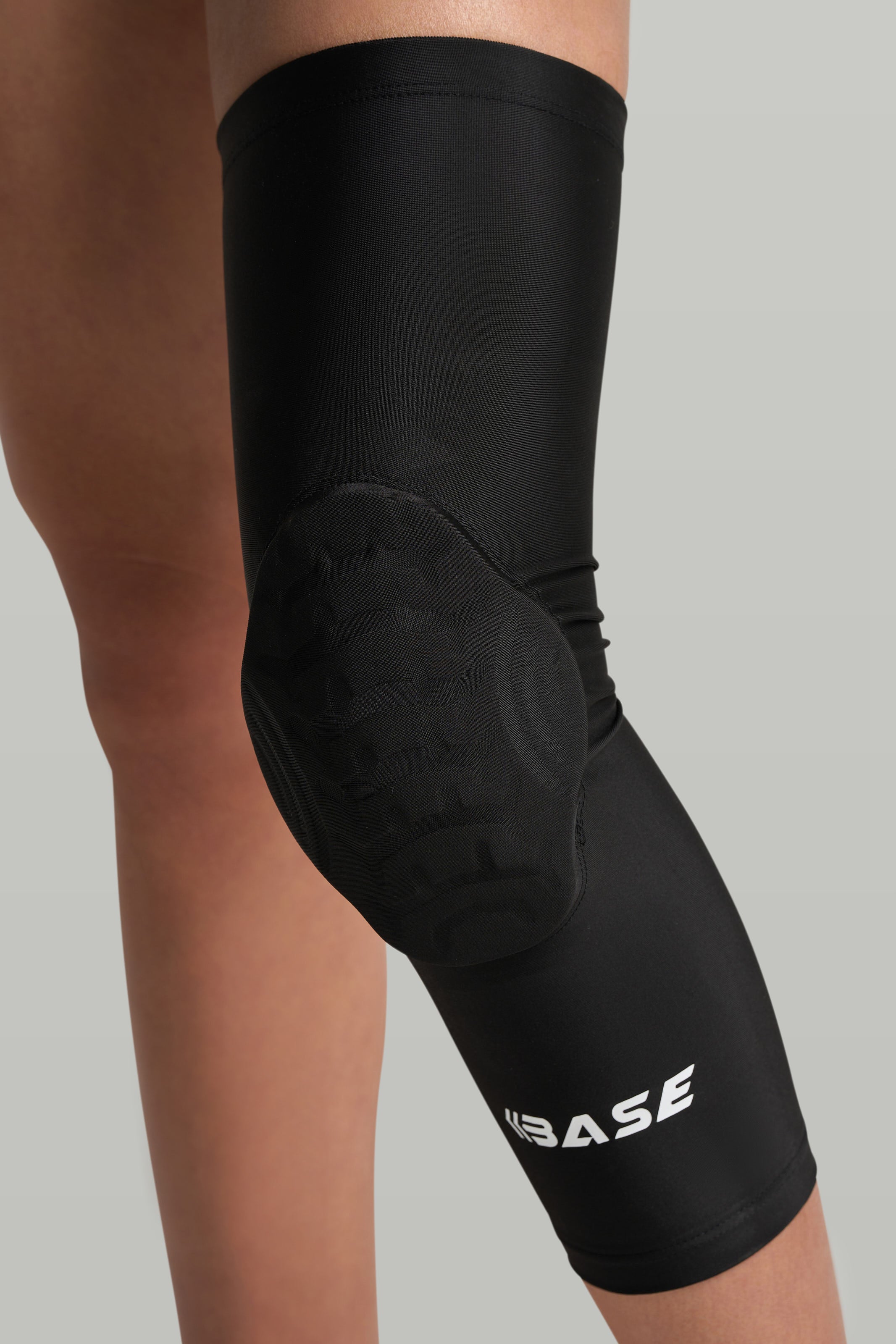 BASE Compression &quot;CURVED&quot; Padded Knee Guard (Single) - Black
